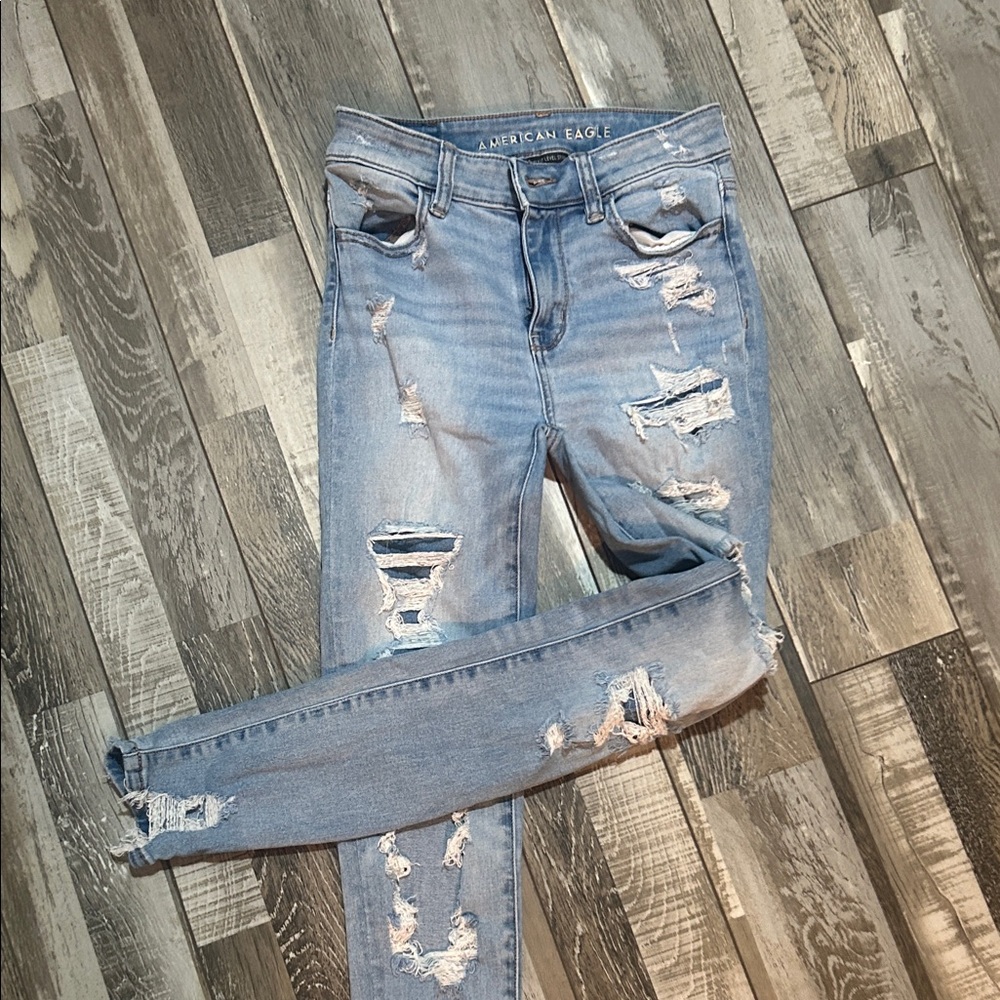 American Eagle Outfitters Women's Light Blue Distressed Skinny Jeans size 0